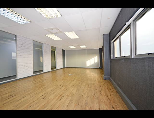 8,760M² WAREHOUSE TO LET IN LINBRO PARK